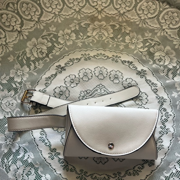 Charlotte Russe ::  Envelope Belt Bag - Picture 4 of 14